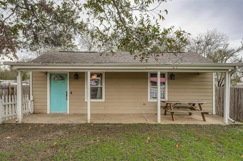304 S Main Street Elgin TX 78621