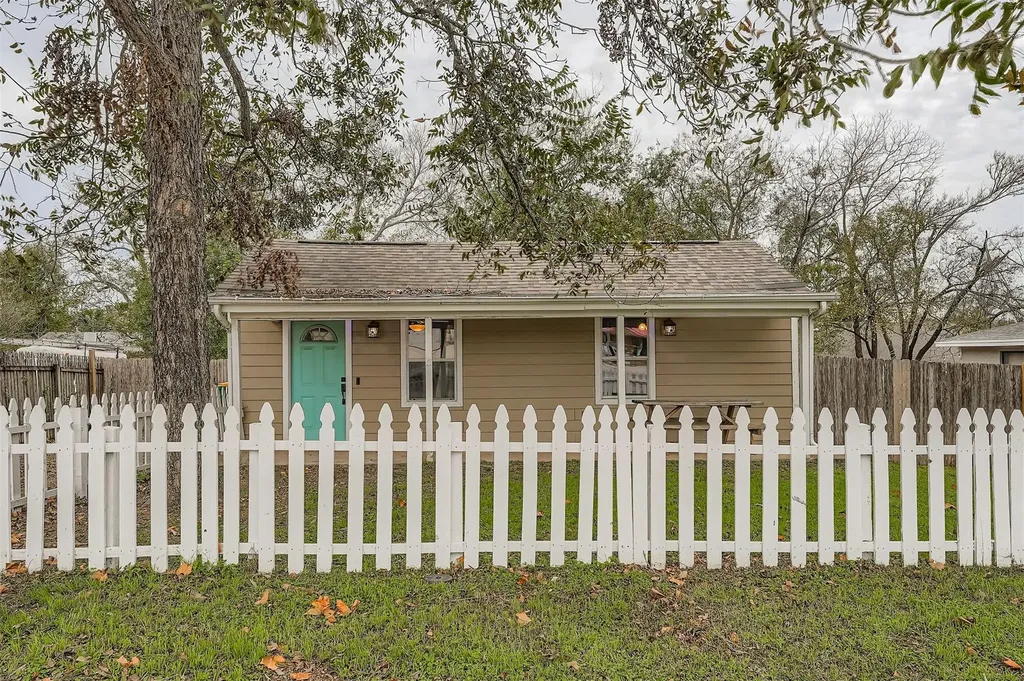 304 S Main Street Elgin TX 78621