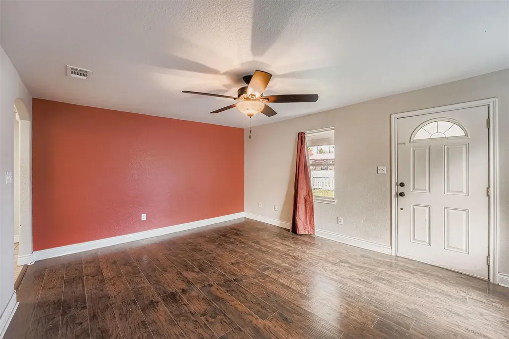 304 S Main Street Elgin TX 78621