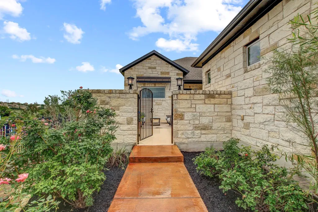 210 Fairdale Cove Austin TX 78738