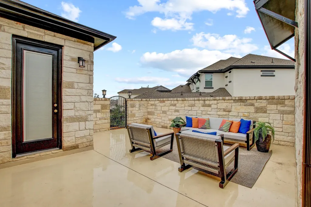 210 Fairdale Cove Austin TX 78738