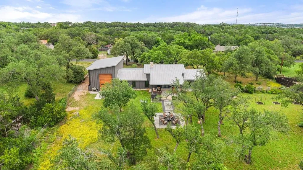 9207 Claxton Drive Austin TX 78736