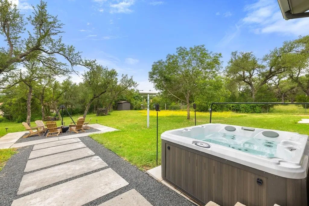 9207 Claxton Drive Austin TX 78736