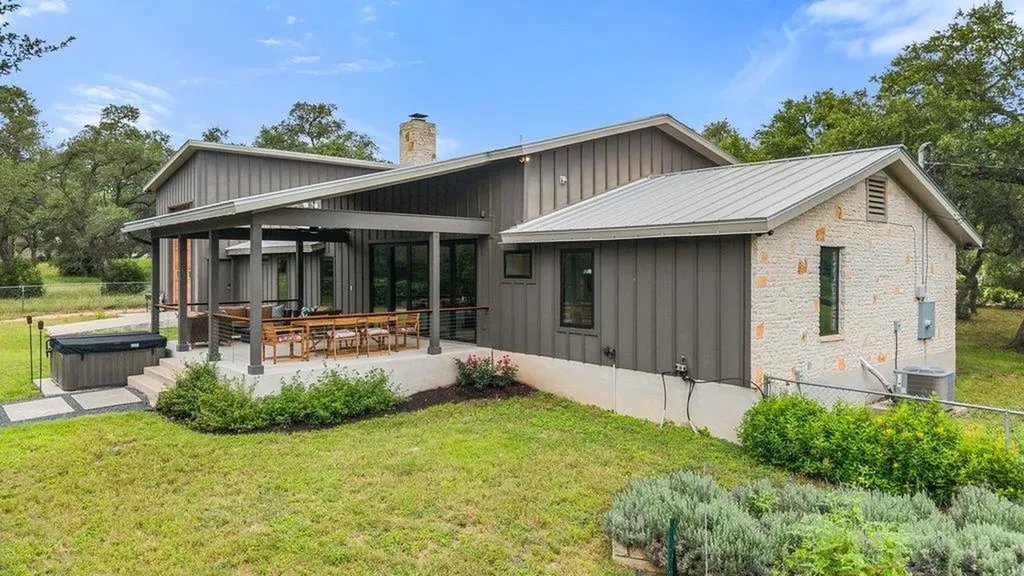 9207 Claxton Drive Austin TX 78736