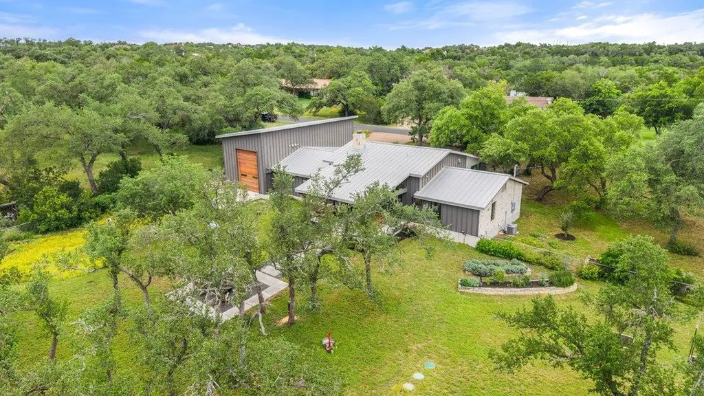 9207 Claxton Drive Austin TX 78736