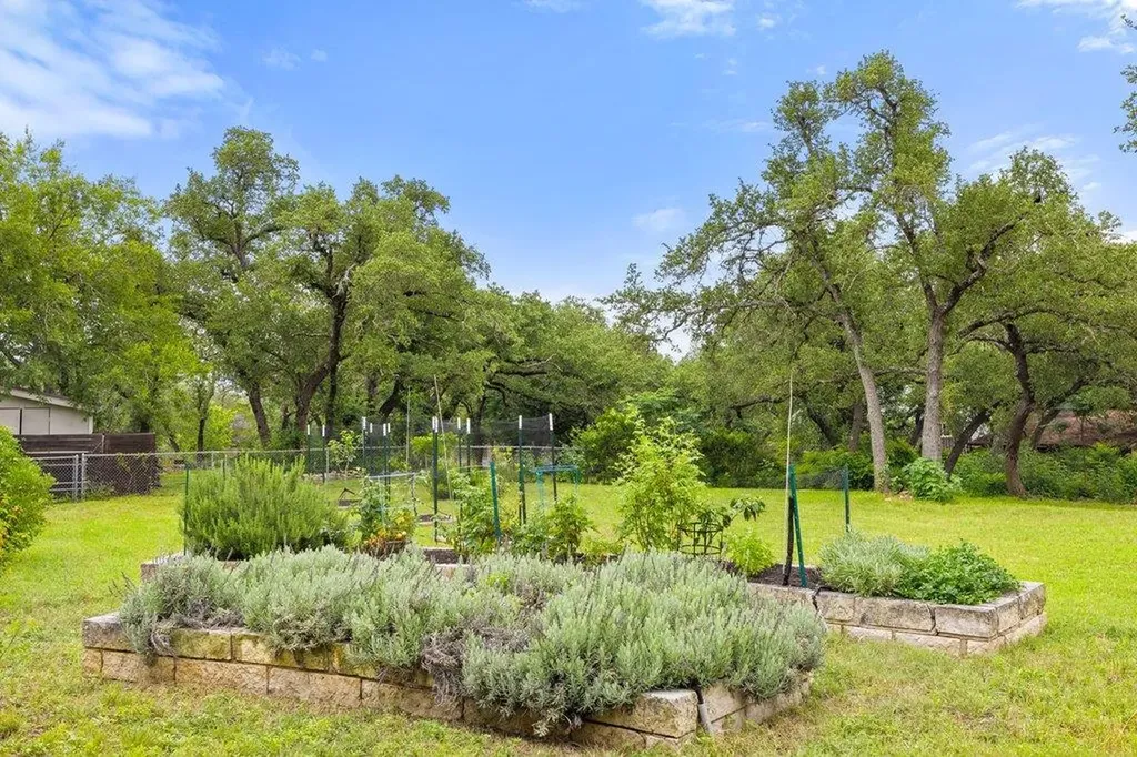 9207 Claxton Drive Austin TX 78736