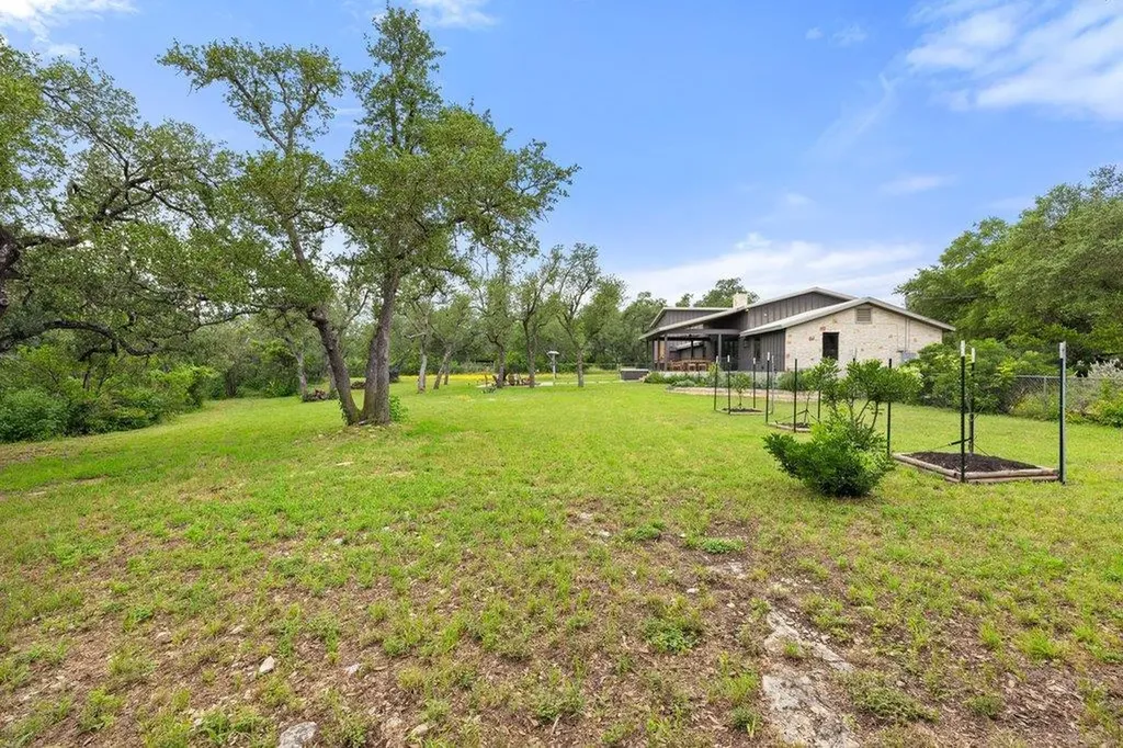 9207 Claxton Drive Austin TX 78736