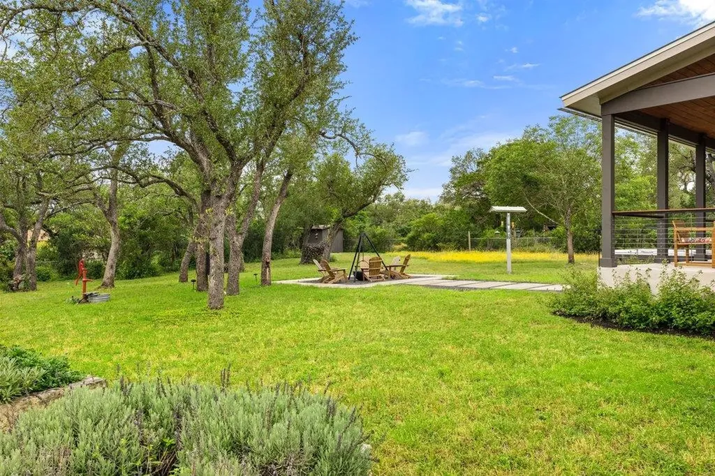 9207 Claxton Drive Austin TX 78736