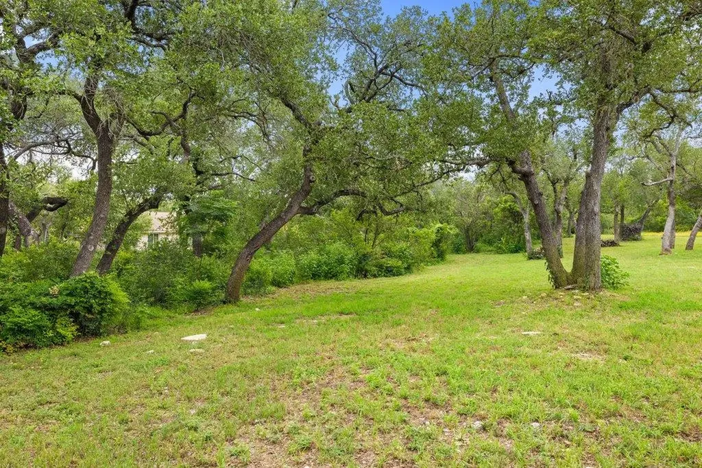 9207 Claxton Drive Austin TX 78736