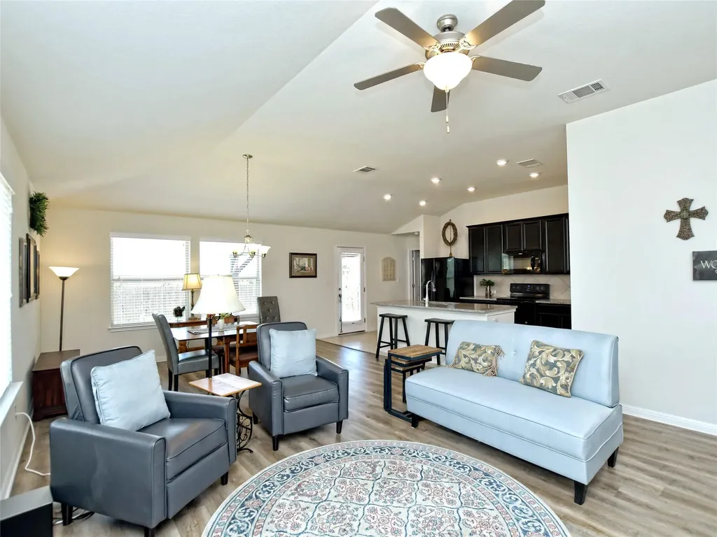 130 Sunshine Lane Kyle TX 78640