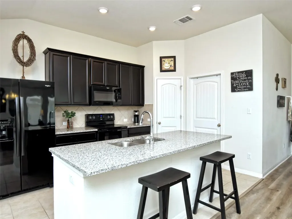 130 Sunshine Lane Kyle TX 78640