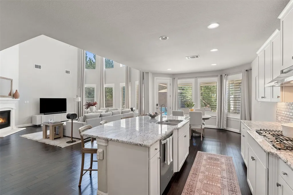 15504 Cabrillo Way Austin TX 78738