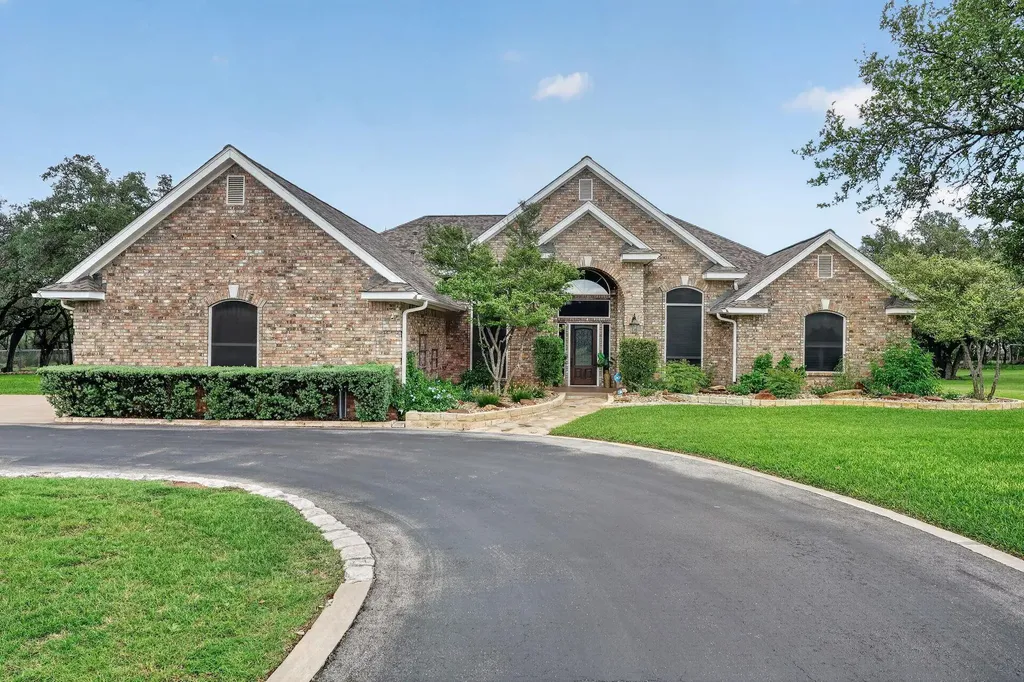 104 Lakewood Trail Leander TX 78641