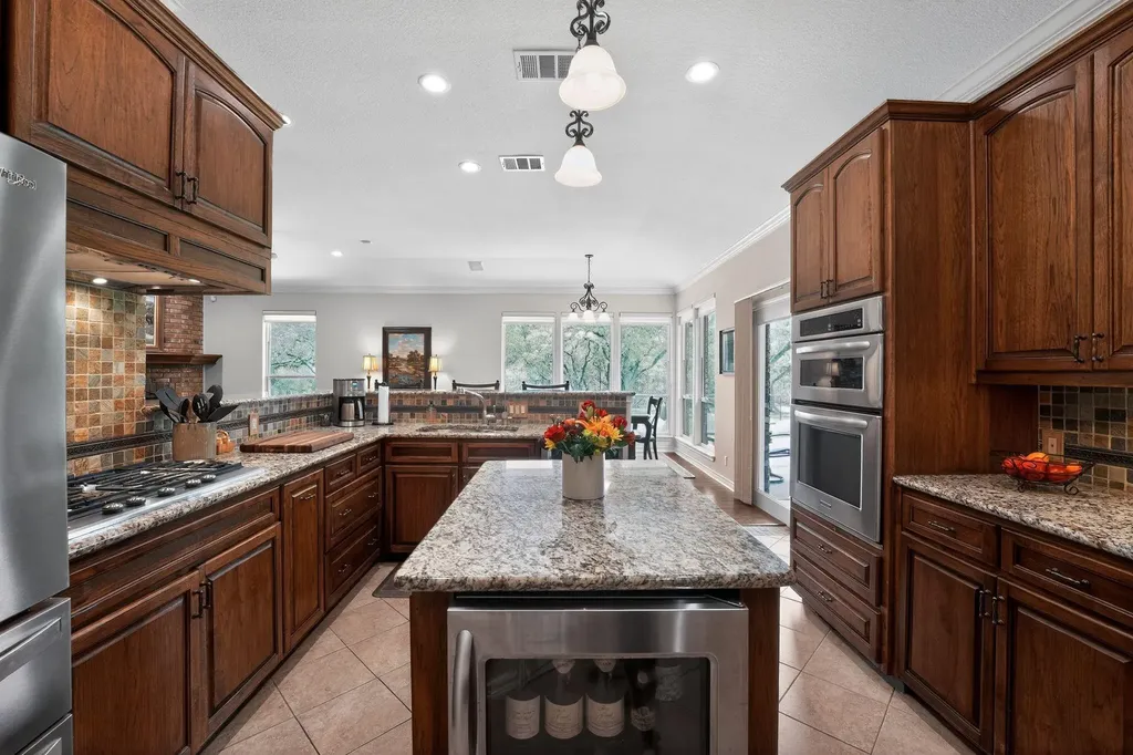 104 Lakewood Trail Leander TX 78641