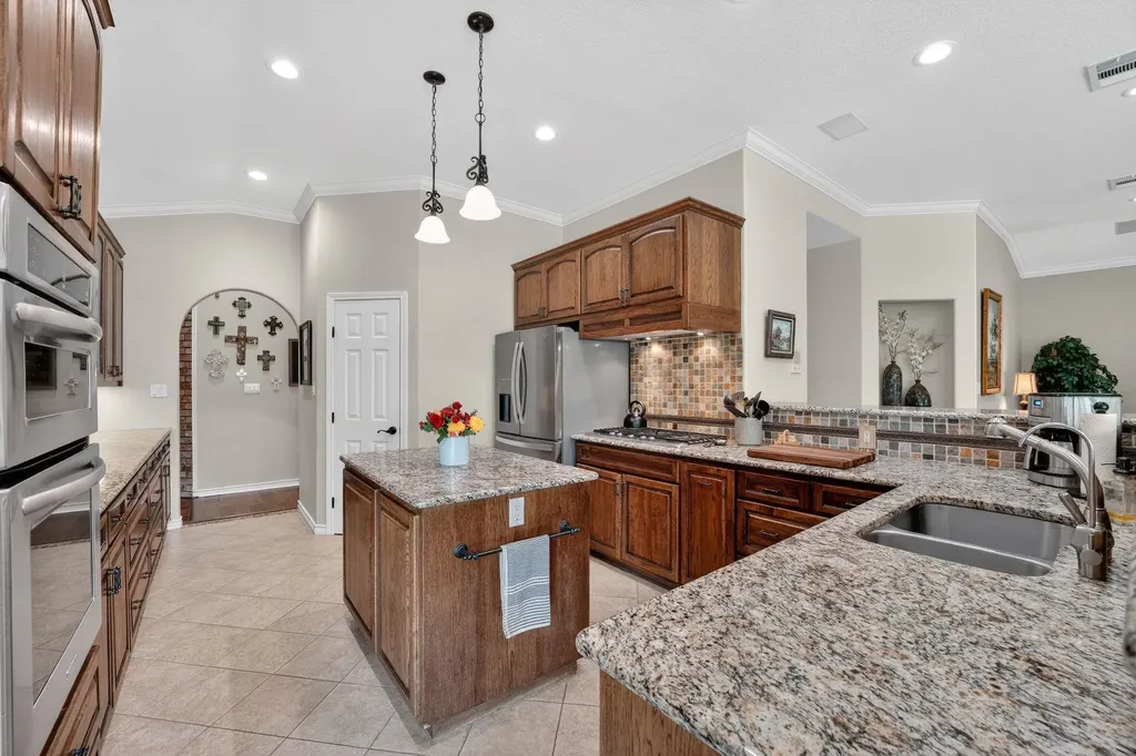104 Lakewood Trail Leander TX 78641