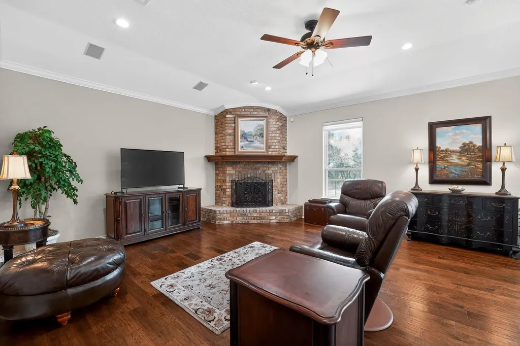 104 Lakewood Trail Leander TX 78641