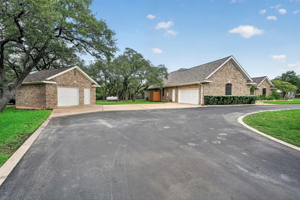 104 Lakewood Trail Leander TX 78641