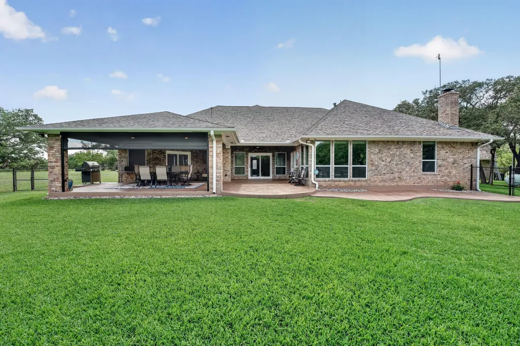 104 Lakewood Trail Leander TX 78641