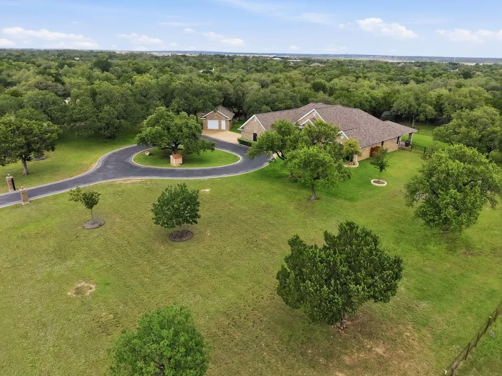 104 Lakewood Trail Leander TX 78641