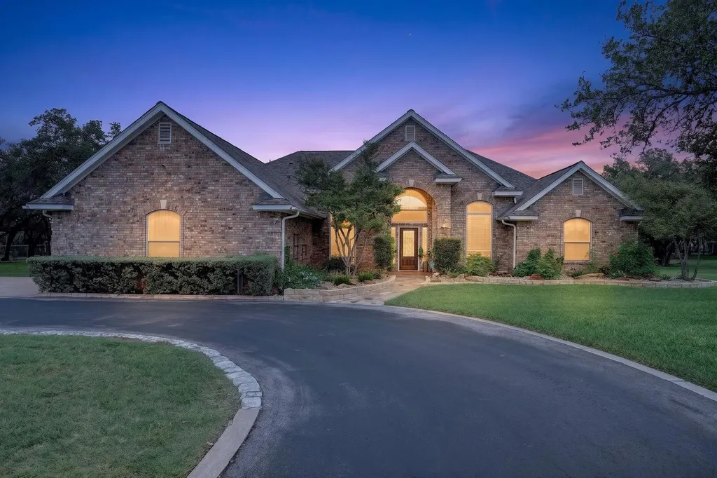 104 Lakewood Trail Leander TX 78641