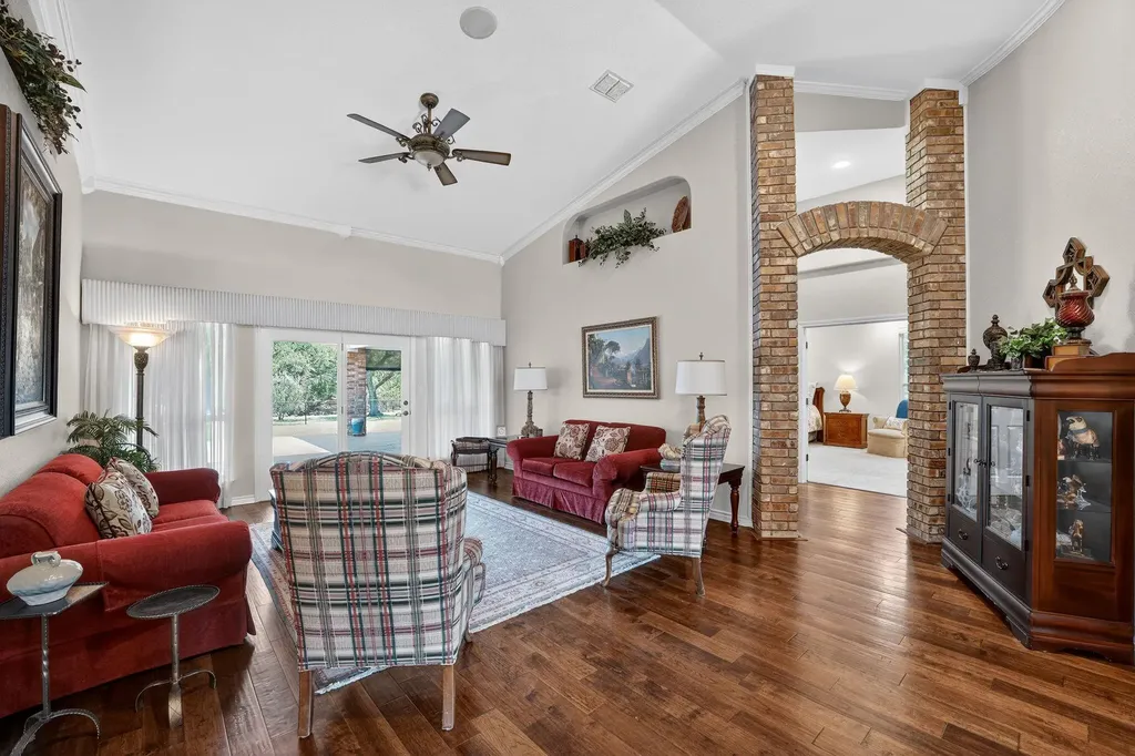 104 Lakewood Trail Leander TX 78641