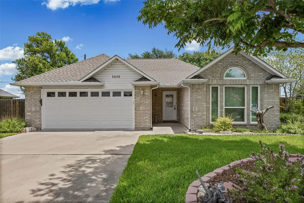 1510 Sunrise Terrace Lockhart TX 78644