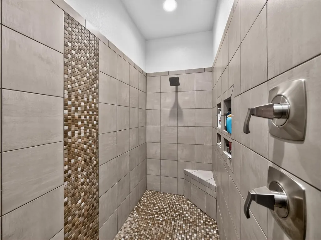 494 Flash Circle Luling TX 78648