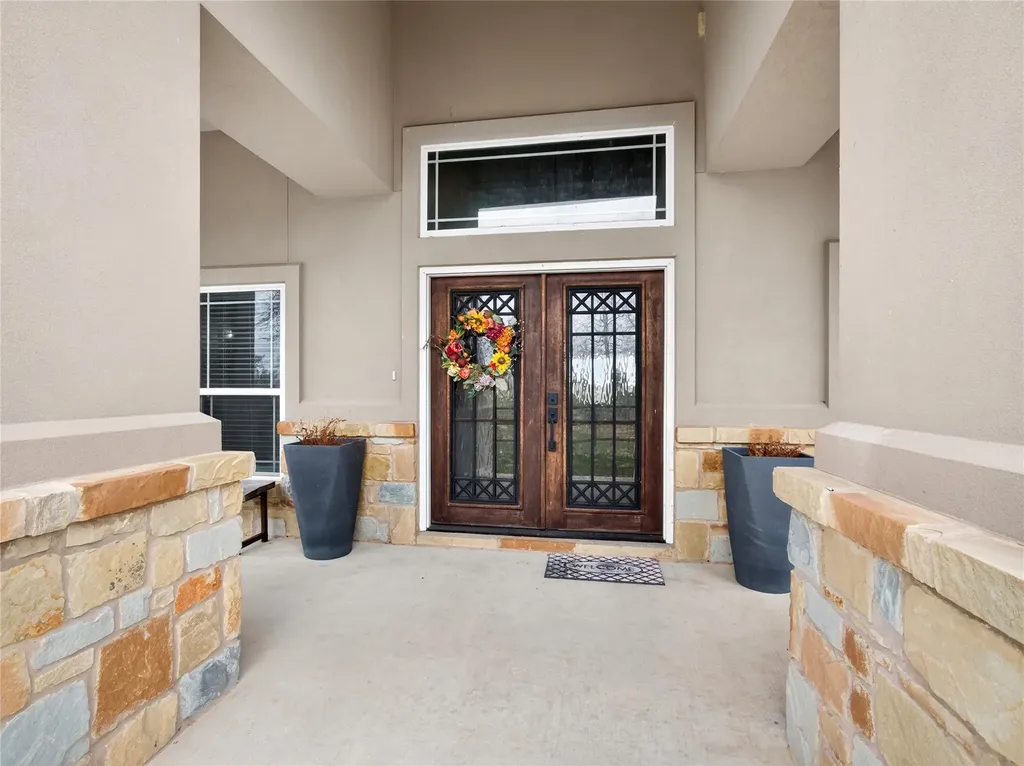 494 Flash Circle Luling TX 78648