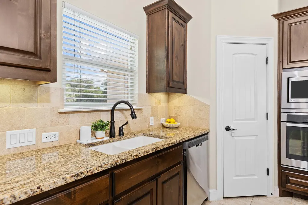 206 Campo Colinas Drive Bertram TX 78605