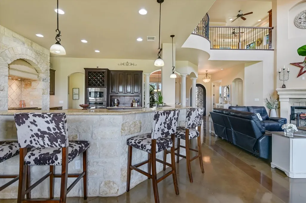20409 Cordill Lane Spicewood TX 78669