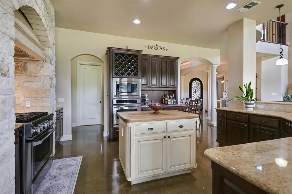 20409 Cordill Lane Spicewood TX 78669