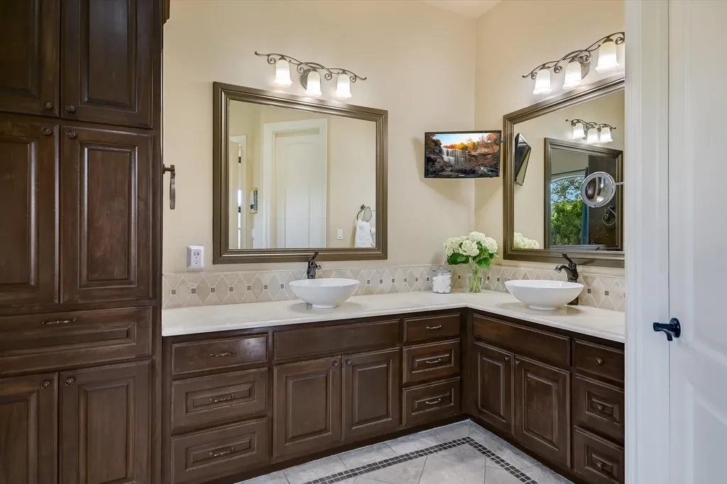 20409 Cordill Lane Spicewood TX 78669