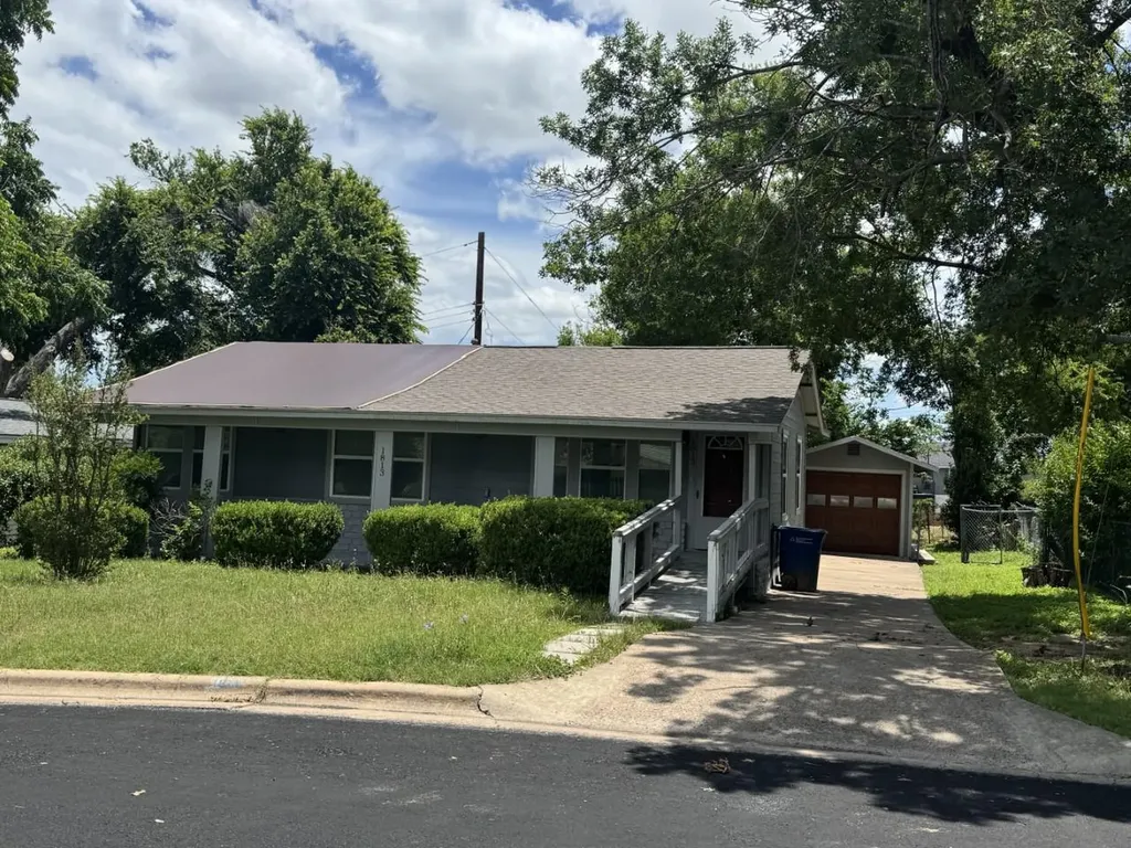1813 Rhodes Road Austin TX 78721