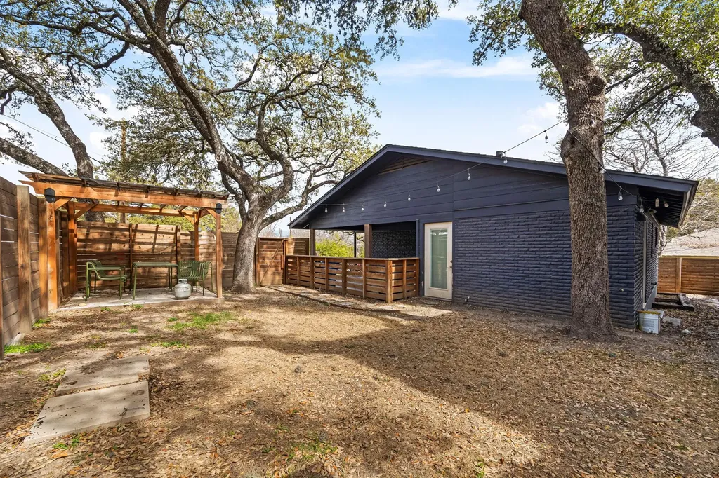3015 Burning Oak Drive Austin TX 78704