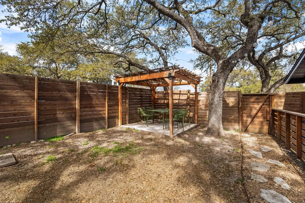 3015 Burning Oak Drive Austin TX 78704