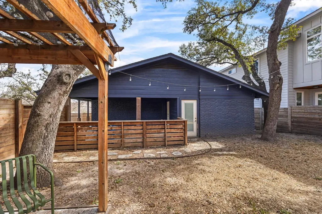 3015 Burning Oak Drive Austin TX 78704