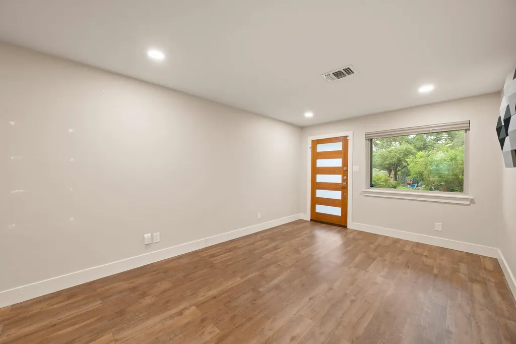 3015 Burning Oak Drive Austin TX 78704