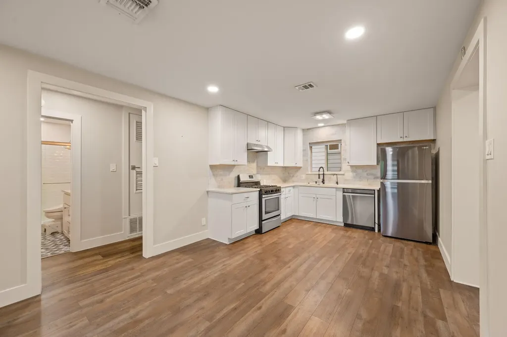 3015 Burning Oak Drive Austin TX 78704