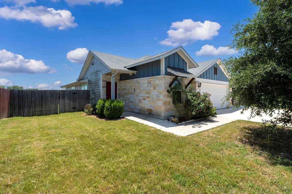 205 Four Star Drive Elgin TX 78621