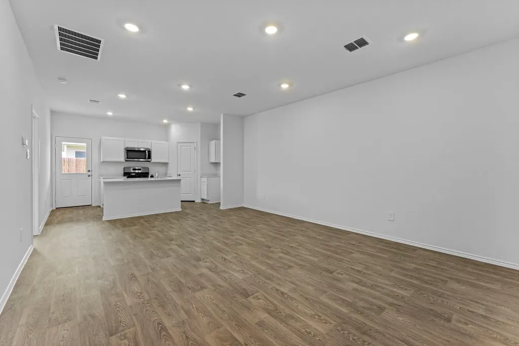 231 Harrison Crossing Kyle TX 78640
