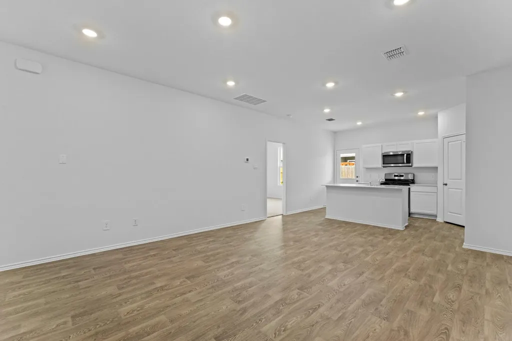231 Harrison Crossing Kyle TX 78640