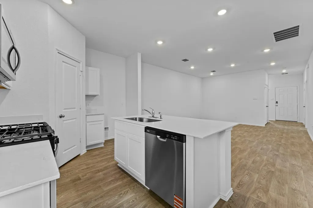 231 Harrison Crossing Kyle TX 78640