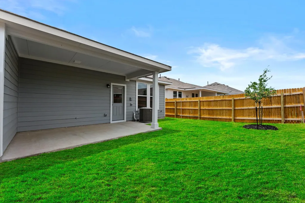 231 Harrison Crossing Kyle TX 78640