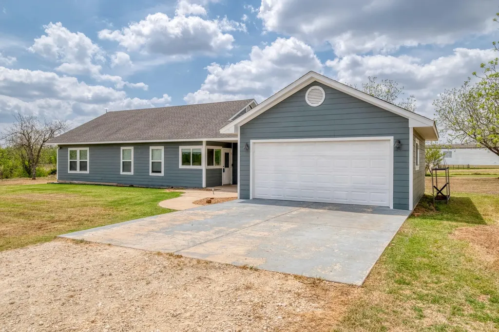 2950 County Road 484 Road Elgin TX 78621