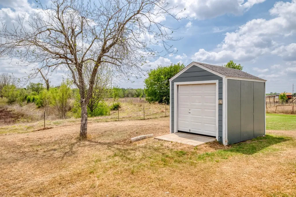 2950 County Road 484 Road Elgin TX 78621