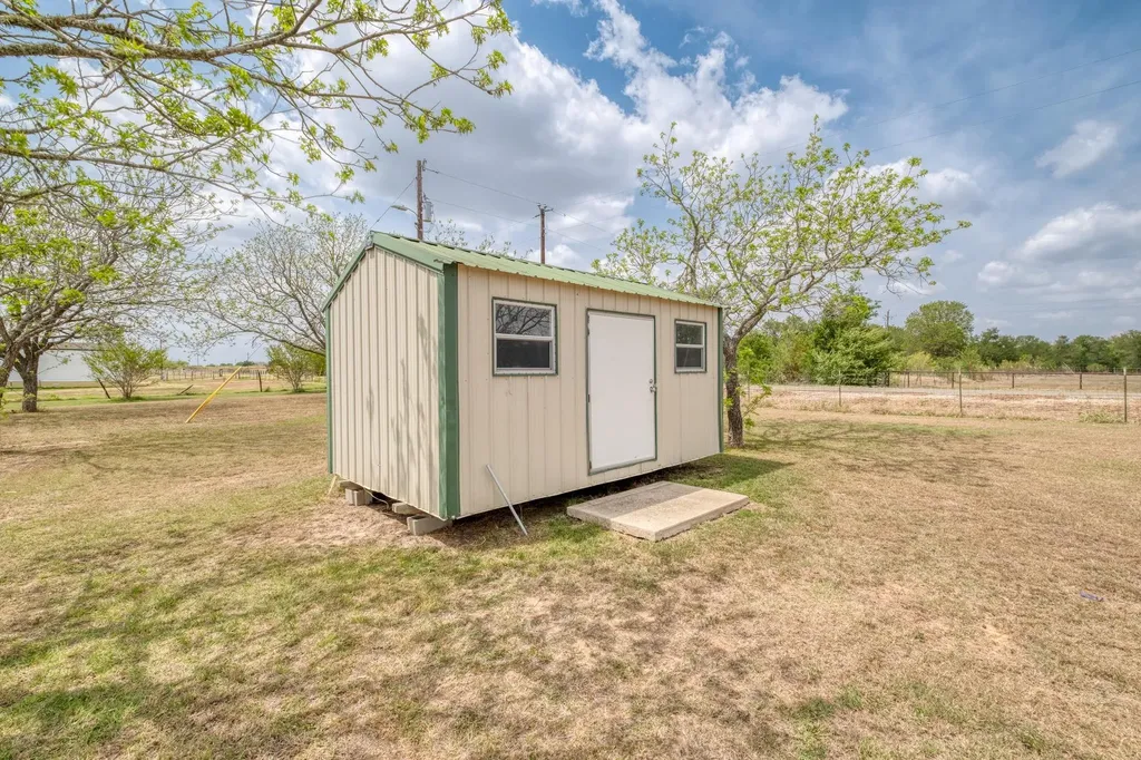 2950 County Road 484 Road Elgin TX 78621
