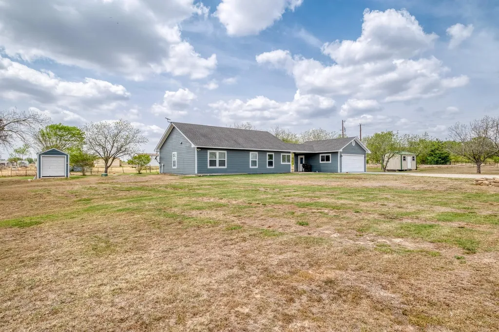 2950 County Road 484 Road Elgin TX 78621