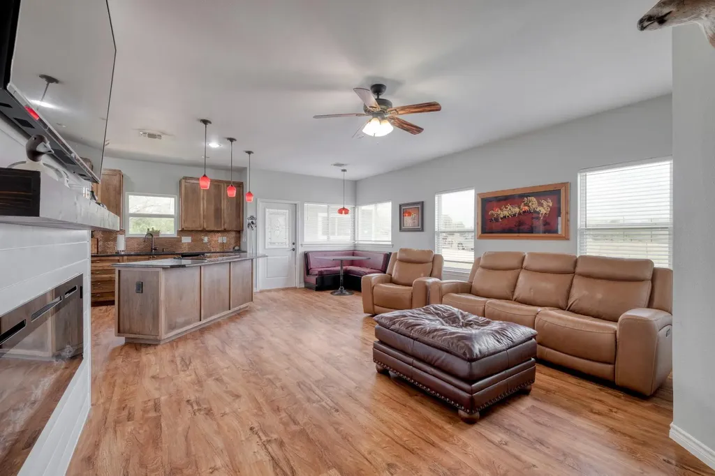 2950 County Road 484 Road Elgin TX 78621