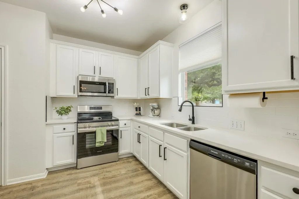 1509 Encino Drive Leander TX 78641