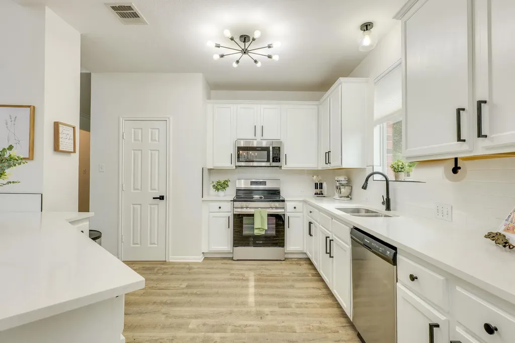 1509 Encino Drive Leander TX 78641